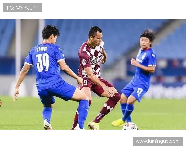 神户胜利船迎战浦和红钻争夺联赛关键三分的激烈对决